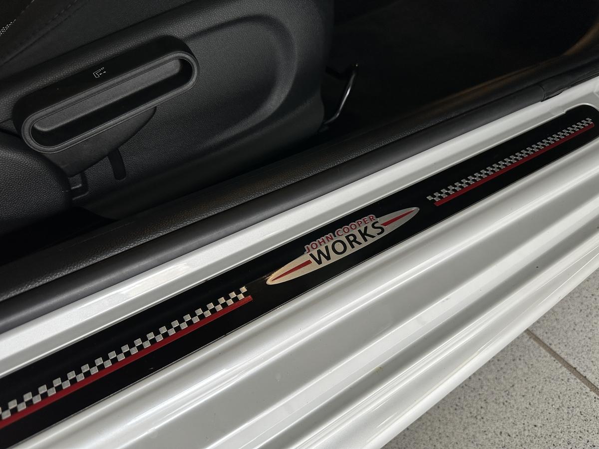 MINI Cooper Cabrio Cooper JCW Trim Navi Sportsitze Sitzhz. LED 