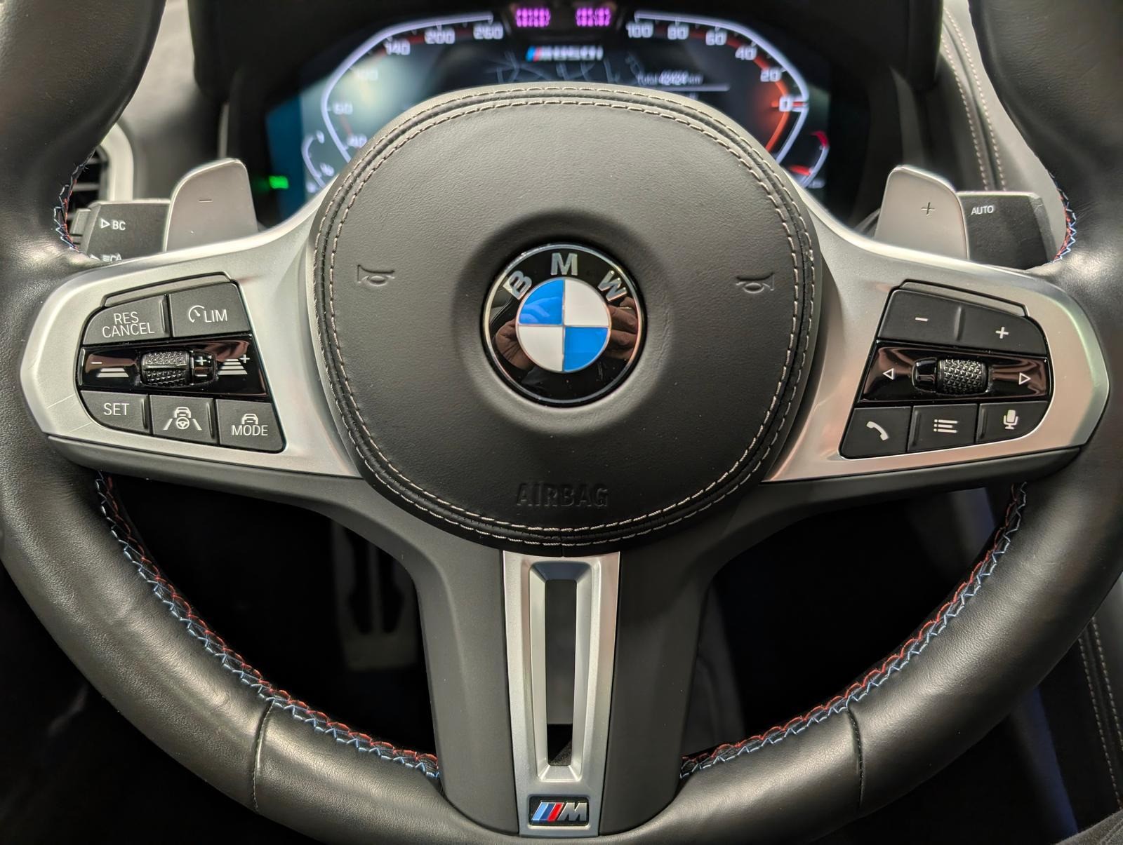 BMW M850 i xDrive Laser/Navi/Pano/H.-K./360°/HUD/20LM