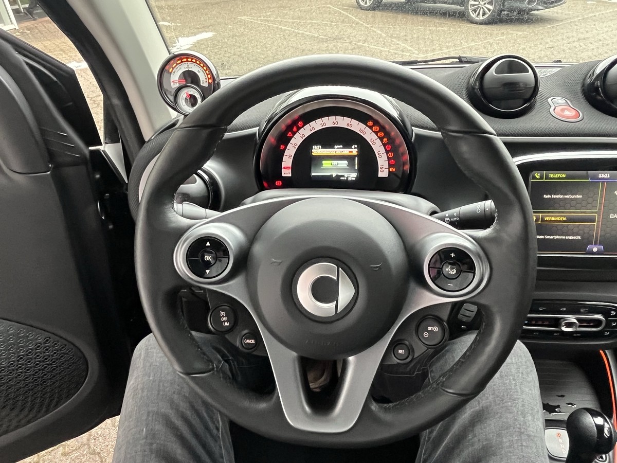 Smart ForTwo EQ Exclusive PANORAMA CAM MEDIA LED PDC SHZ ALU 22KW 