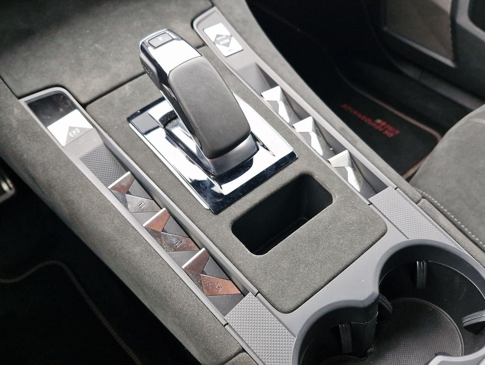 DS Automobiles DS7 Crossback PHEV 300 4x4 Performance Line+ AT