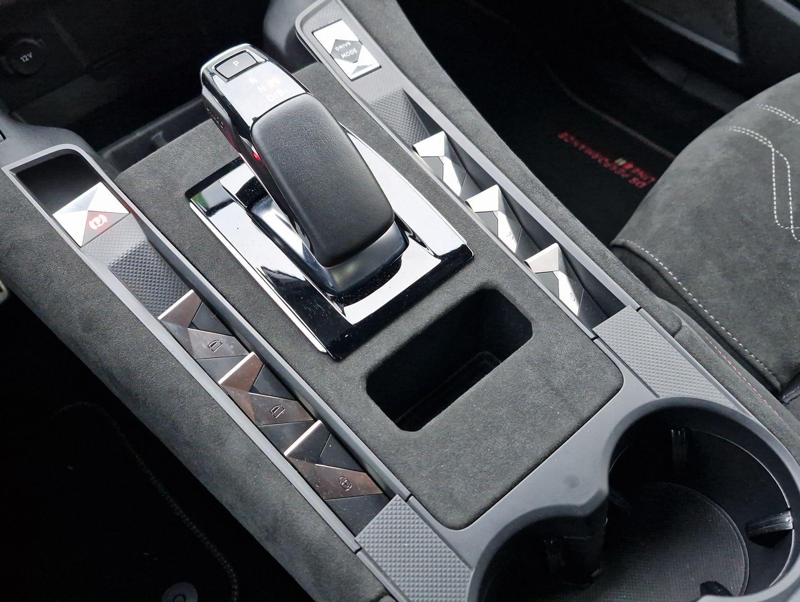 DS Automobiles DS7 Crossback PHEV 225 e-AT Performance Line LED