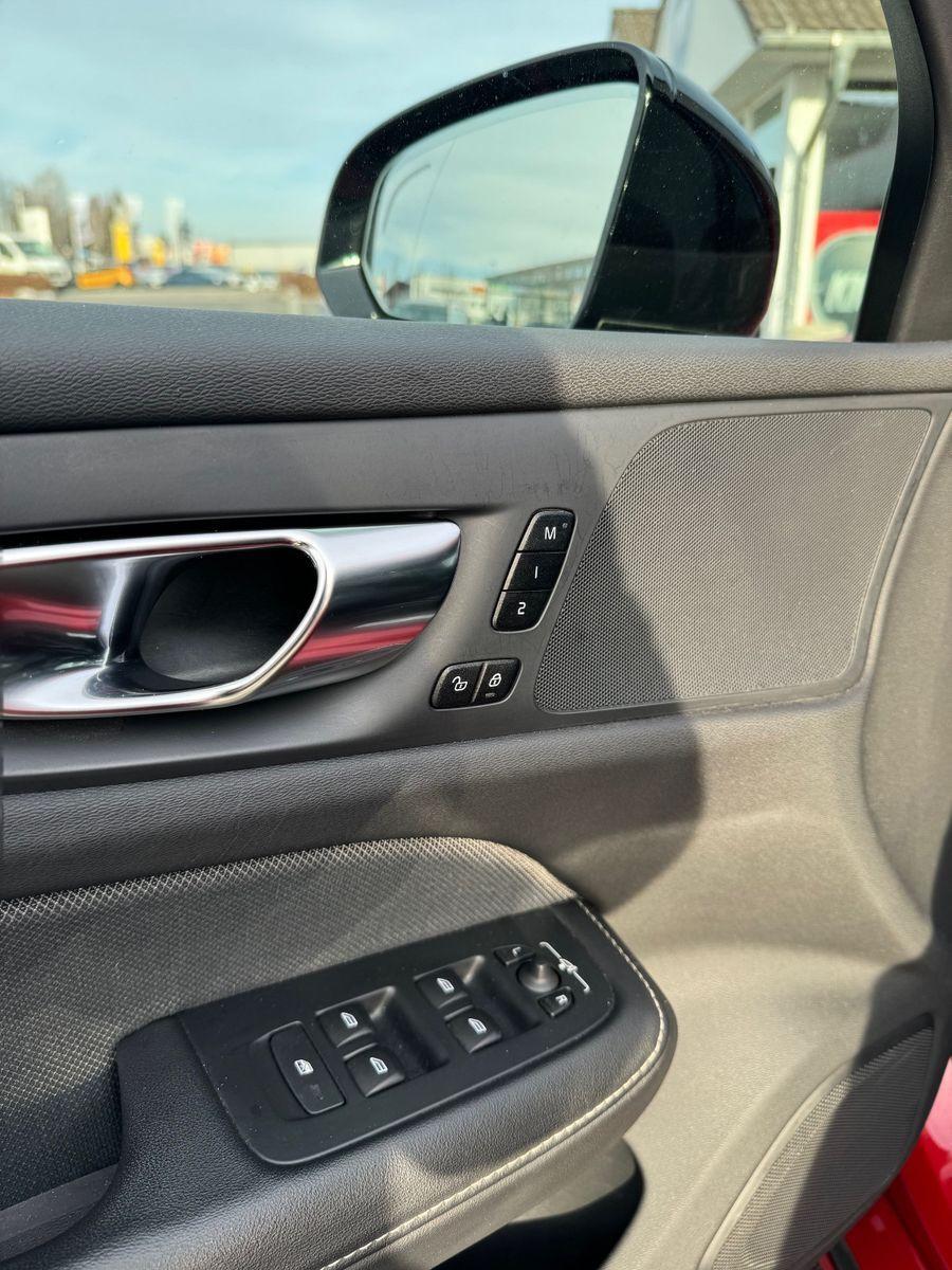 Volvo V60 T6 AWD R-Design Recharge Plug-In Hybrid