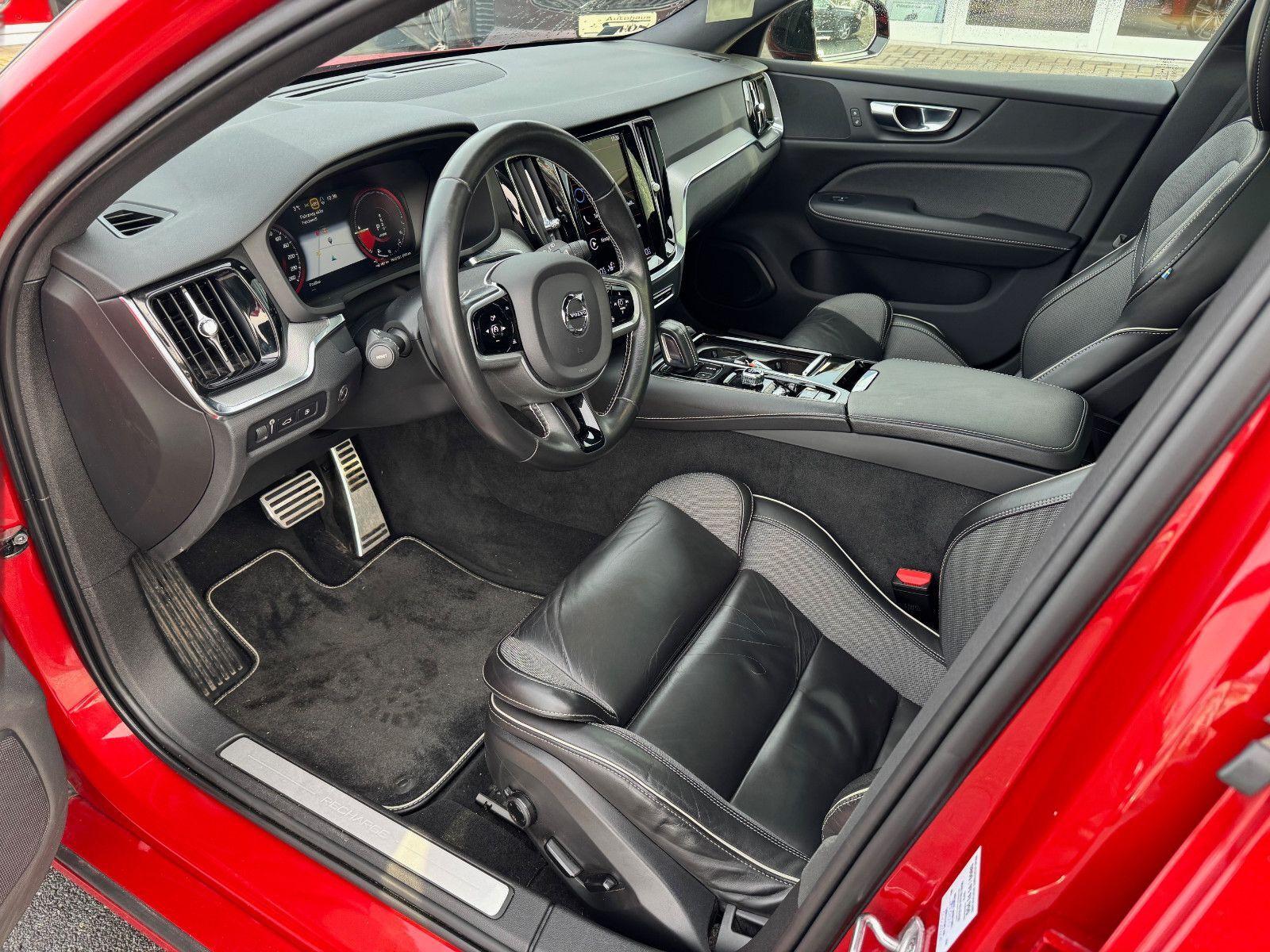 Volvo V60 T6 AWD R-Design Recharge Plug-In Hybrid