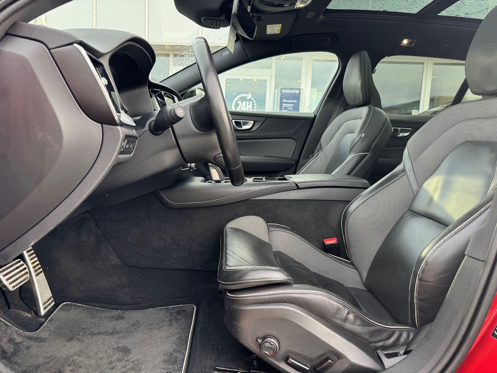 Volvo V60 T6 AWD R-Design Recharge Plug-In Hybrid