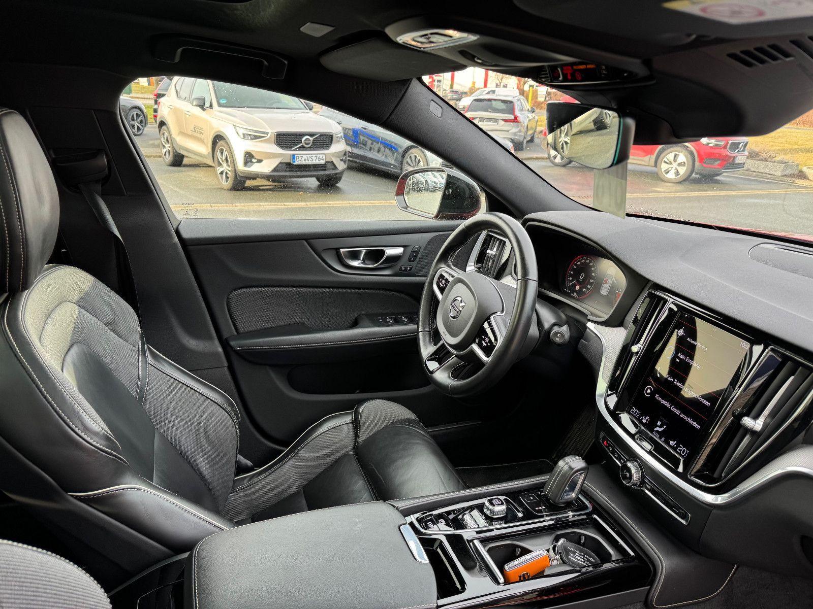 Volvo V60 T6 AWD R-Design Recharge Plug-In Hybrid