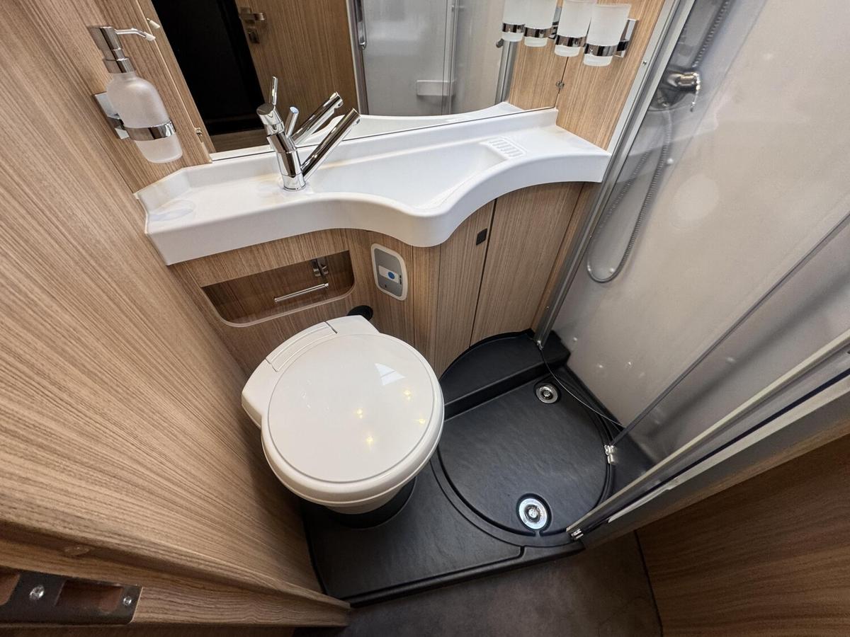 Malibu T 430 KB LE comfort Solar+ACC+LED+TV+Kaffeemaschine