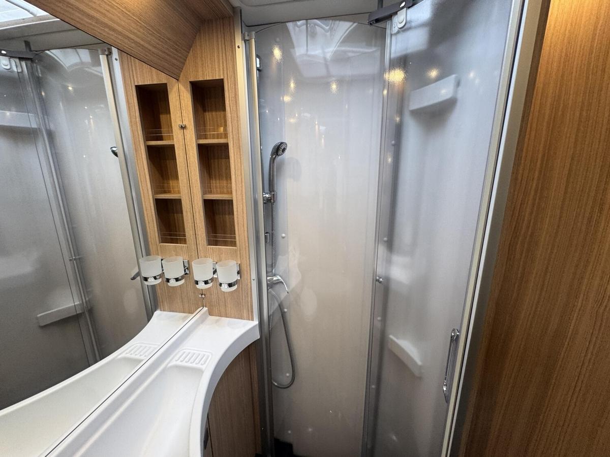 Malibu T 430 KB LE comfort Solar+ACC+LED+TV+Kaffeemaschine