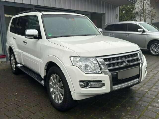 Mitsubishi Pajero 5-Türer TOP 3.2 DI-D Automatik (Leder schwarz)