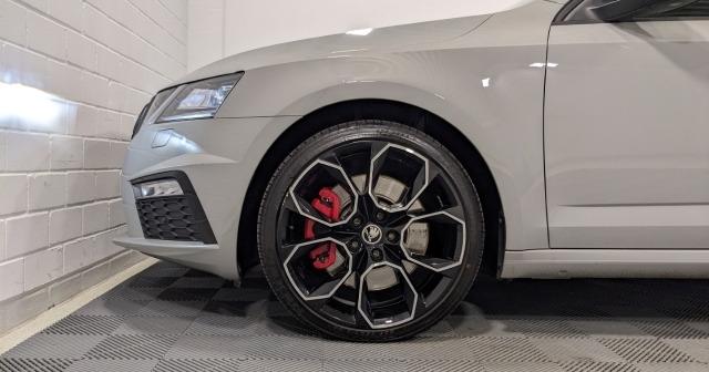 Skoda Octavia RS 245  NAVI DCC PANO LED CANTON PDC