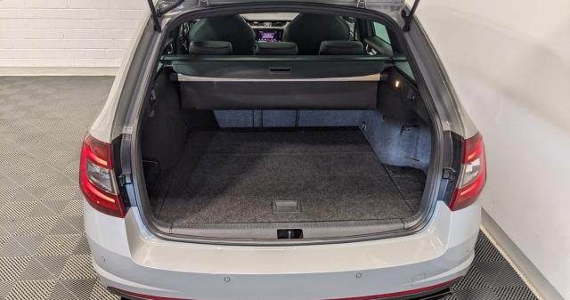 Skoda Octavia RS 245  NAVI DCC PANO LED CANTON PDC