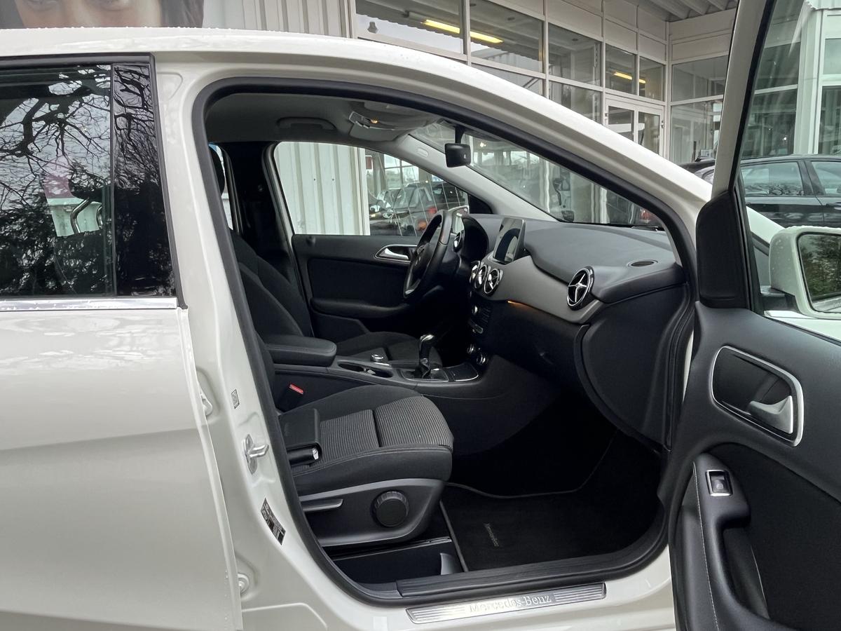 Mercedes-Benz B 180 STYLE*AHK*LED SCHEINW*NAVI*SHZ*PARK ASSISTENT