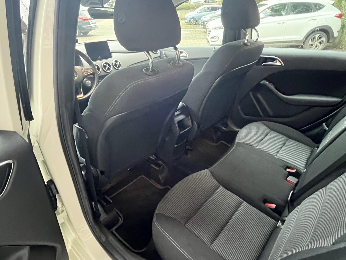 Mercedes-Benz B 180 STYLE*AHK*LED SCHEINW*NAVI*SHZ*PARK ASSISTENT