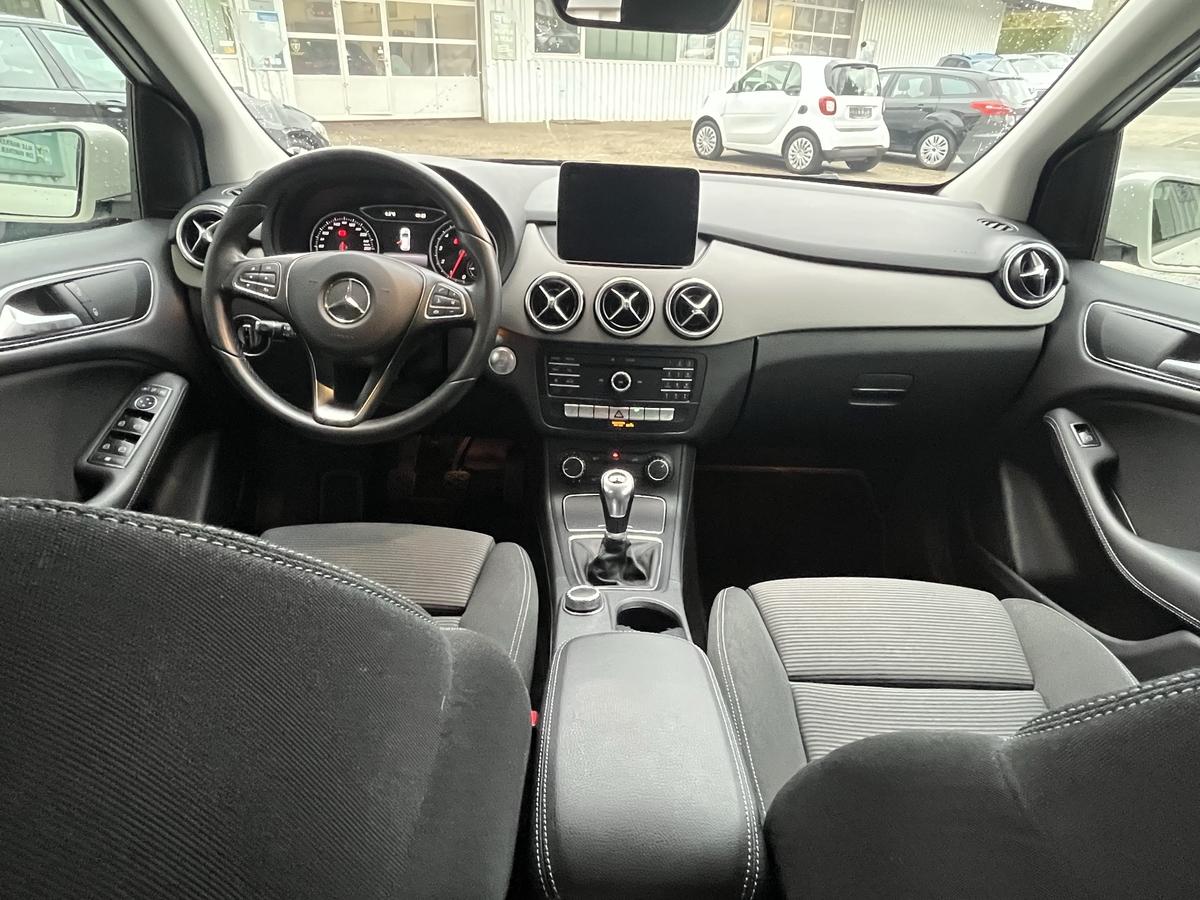 Mercedes-Benz B 180 STYLE*AHK*LED SCHEINW*NAVI*SHZ*PARK ASSISTENT