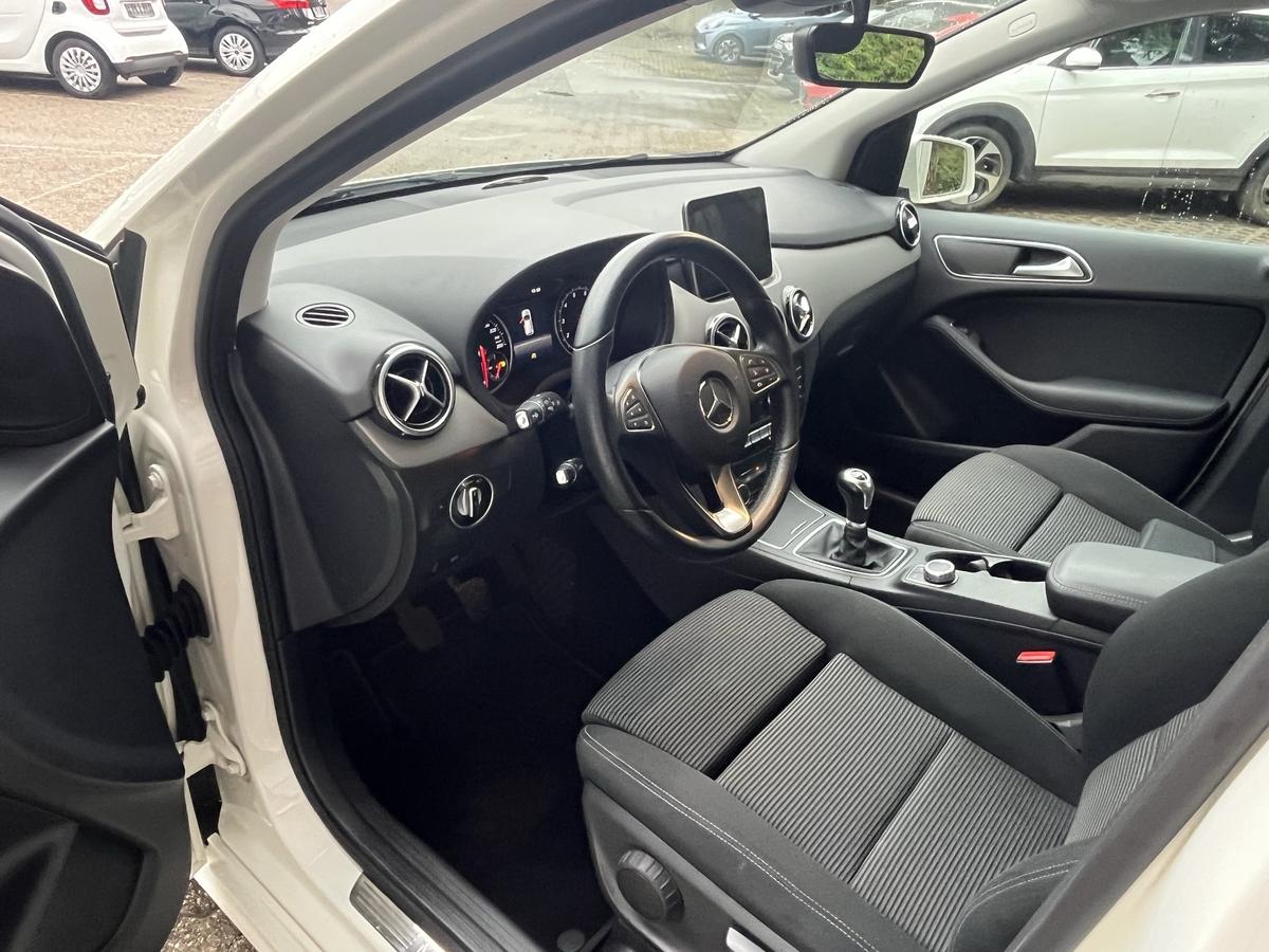 Mercedes-Benz B 180 STYLE*AHK*LED SCHEINW*NAVI*SHZ*PARK ASSISTENT