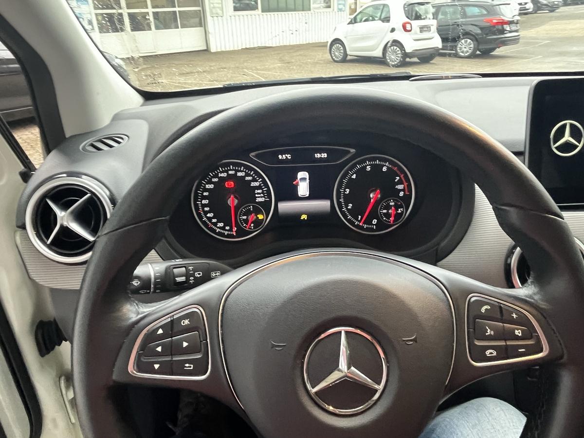 Mercedes-Benz B 180 STYLE*AHK*LED SCHEINW*NAVI*SHZ*PARK ASSISTENT