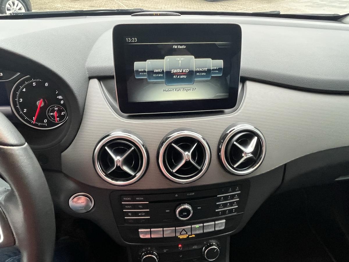 Mercedes-Benz B 180 STYLE*AHK*LED SCHEINW*NAVI*SHZ*PARK ASSISTENT