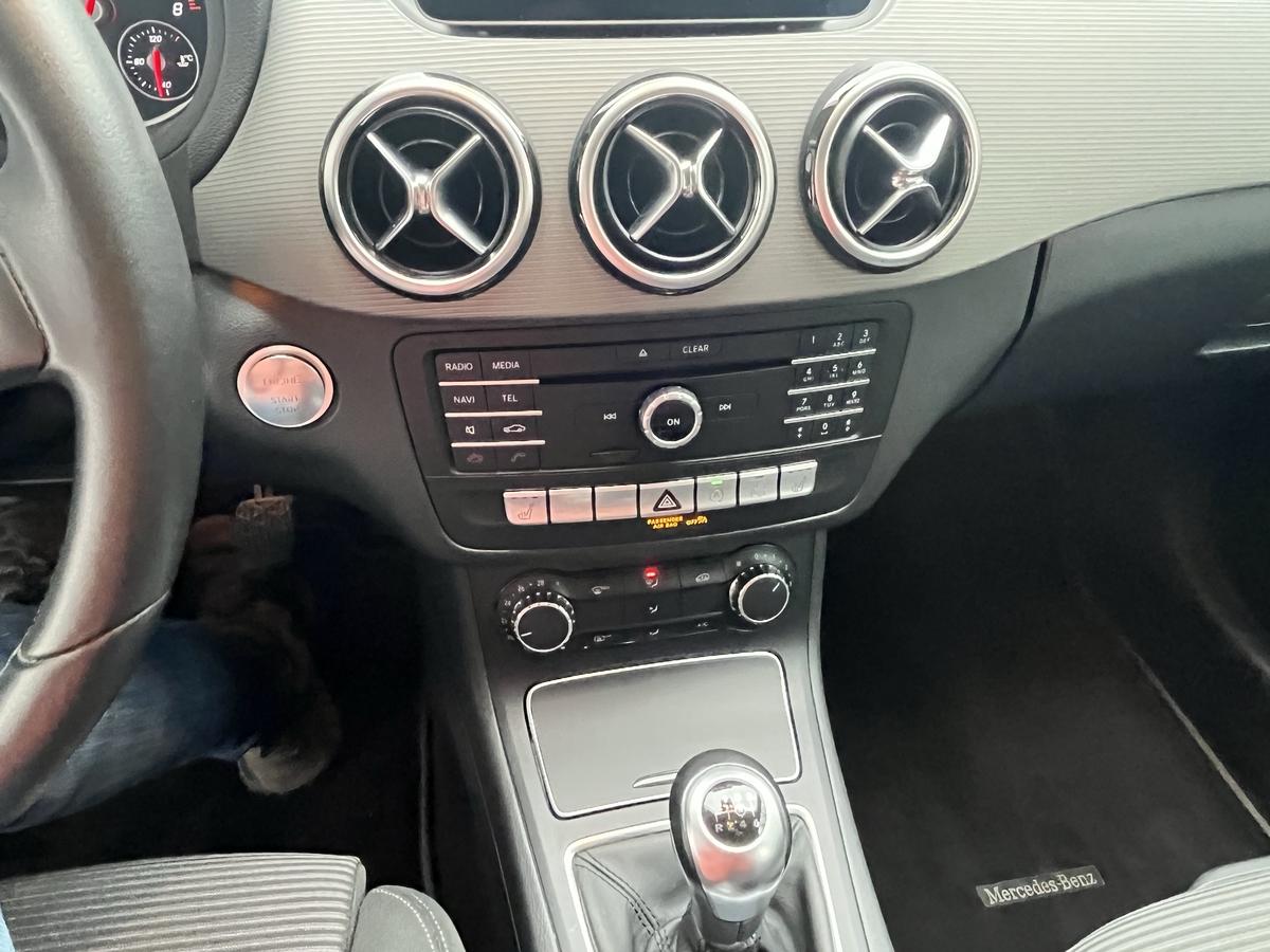 Mercedes-Benz B 180 STYLE*AHK*LED SCHEINW*NAVI*SHZ*PARK ASSISTENT