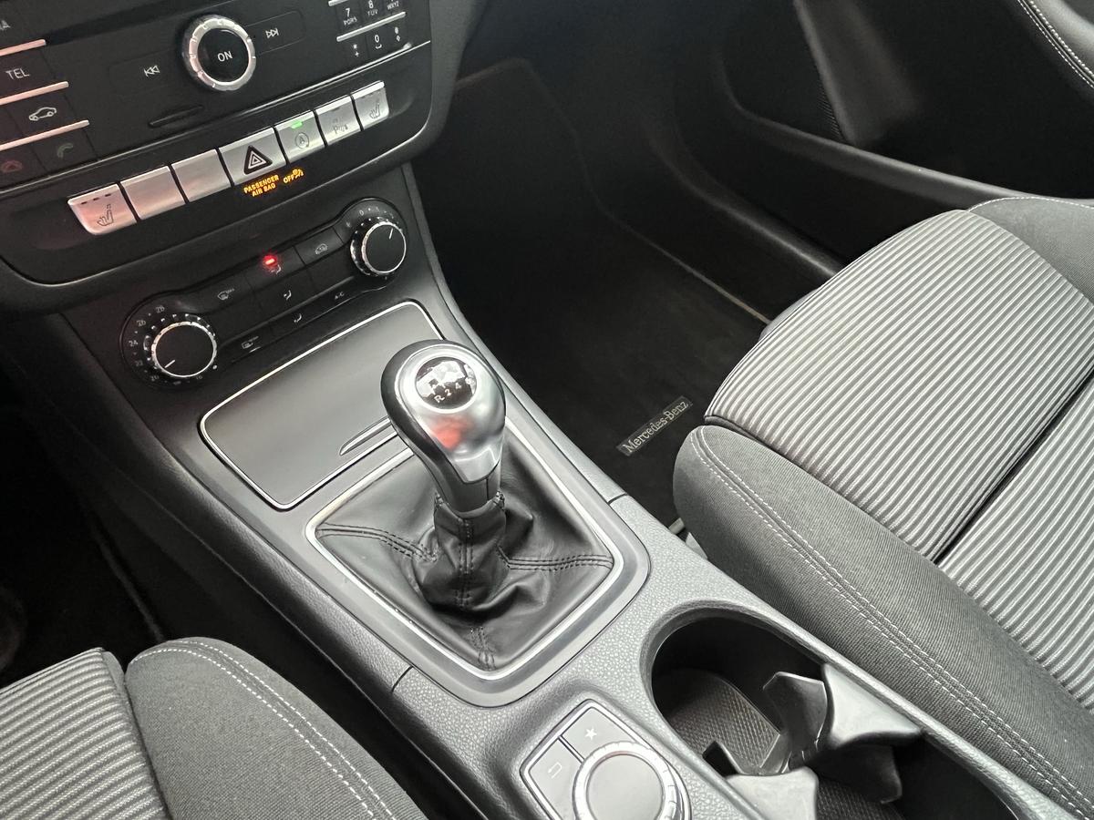 Mercedes-Benz B 180 STYLE*AHK*LED SCHEINW*NAVI*SHZ*PARK ASSISTENT