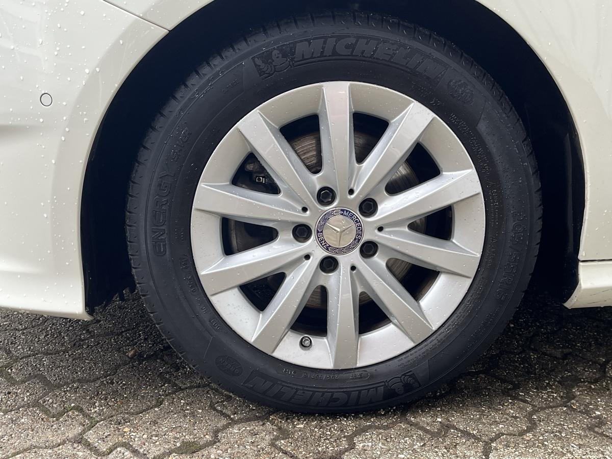 Mercedes-Benz B 180 STYLE*AHK*LED SCHEINW*NAVI*SHZ*PARK ASSISTENT