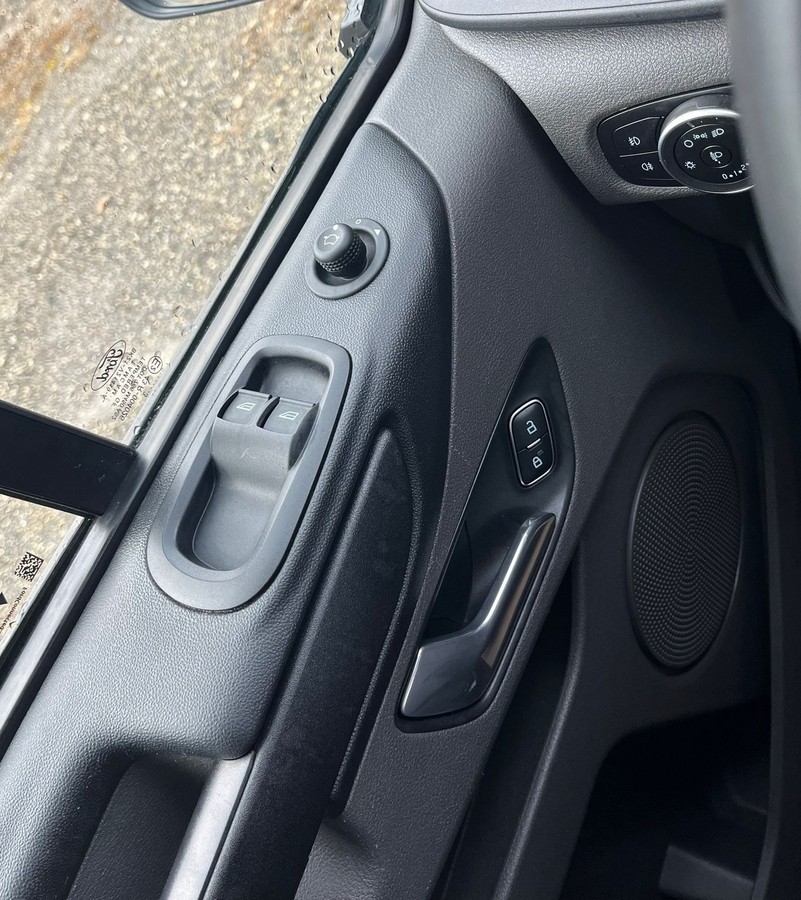 Ford Transit Custom 2.0 TDCi 320 L2 PKW Trend 9-Sitzer 