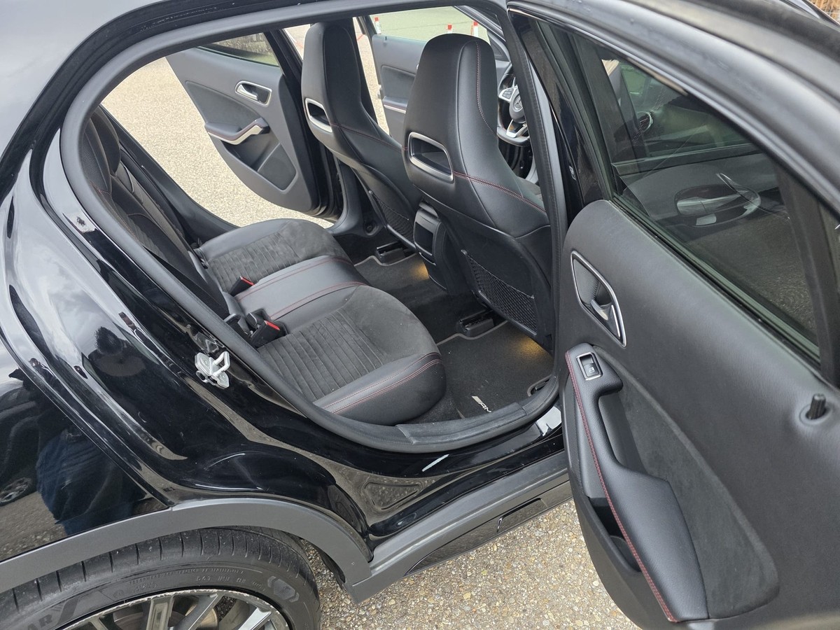 Mercedes-Benz GLA 250 AMG Line Night LED PDC Tempomat