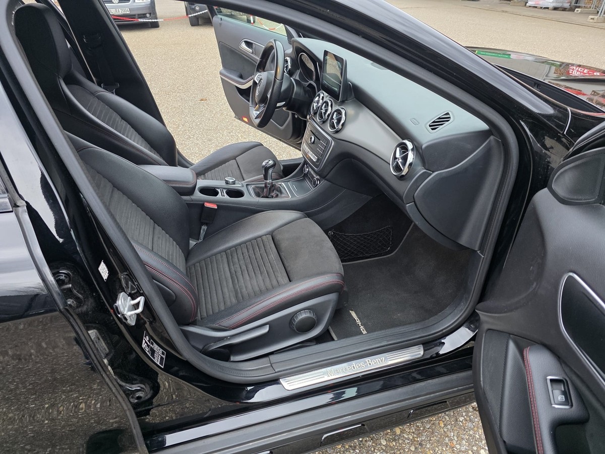 Mercedes-Benz GLA 250 AMG Line Night LED PDC Tempomat