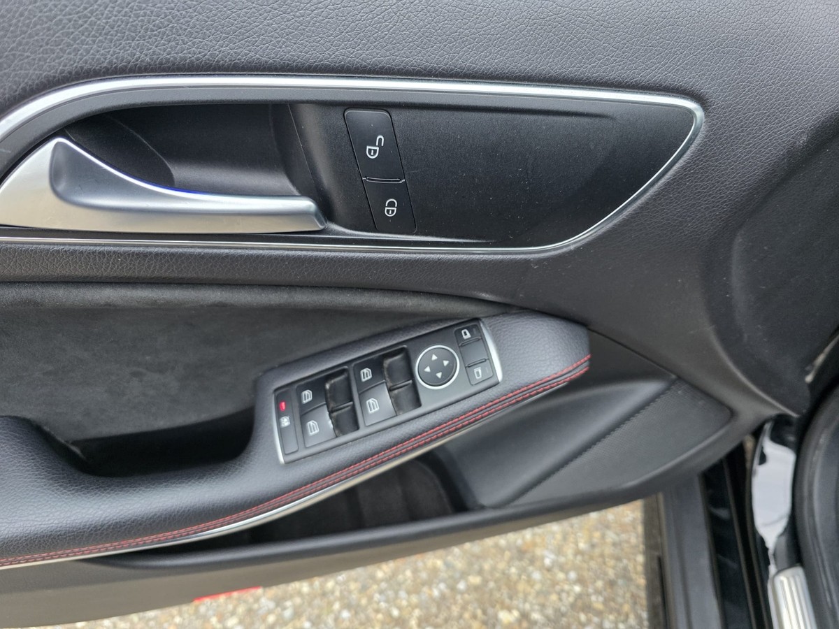 Mercedes-Benz GLA 250 AMG Line Night LED PDC Tempomat