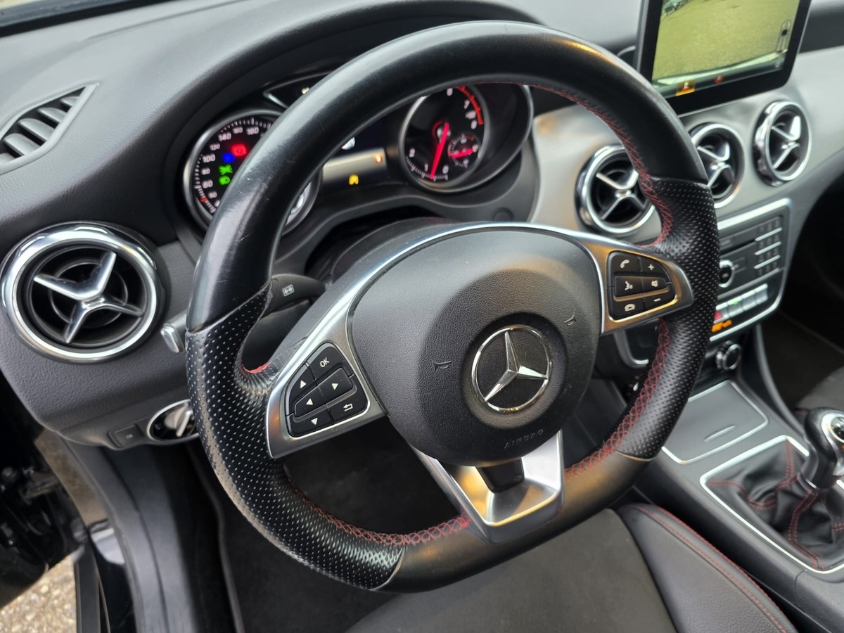 Mercedes-Benz GLA 250 AMG Line Night LED PDC Tempomat