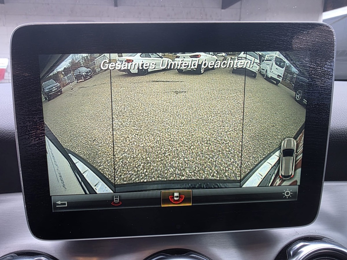 Mercedes-Benz GLA 250 AMG Line Night LED PDC Tempomat