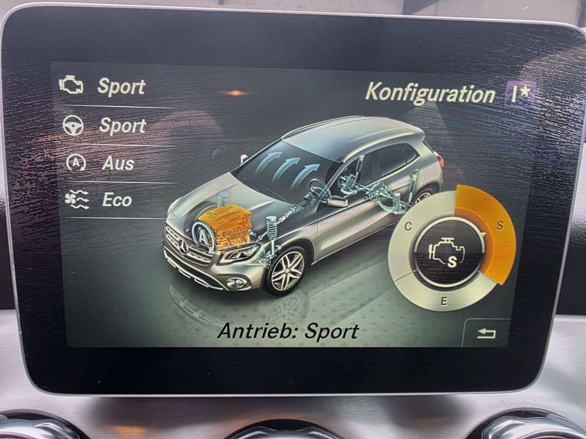 Mercedes-Benz GLA 250 AMG Line Night LED PDC Tempomat