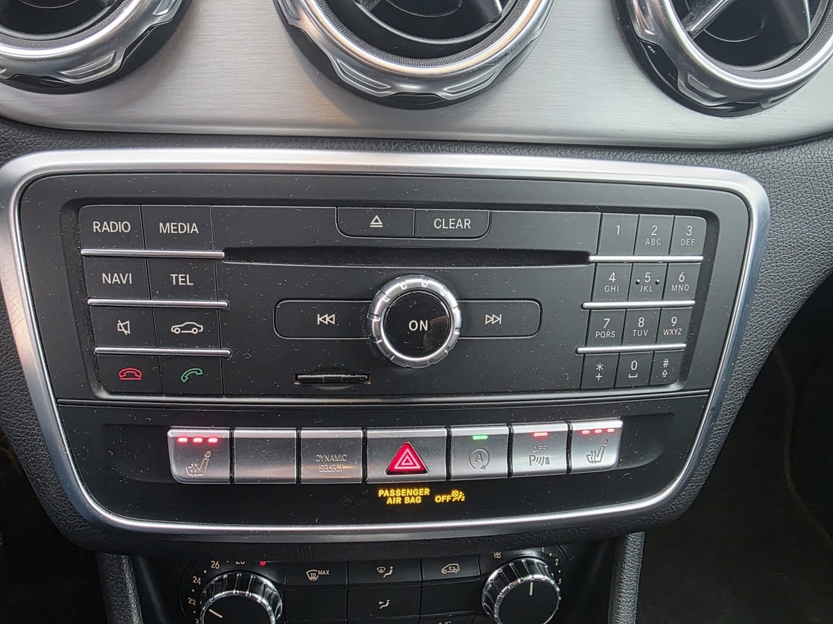 Mercedes-Benz GLA 250 AMG Line Night LED PDC Tempomat