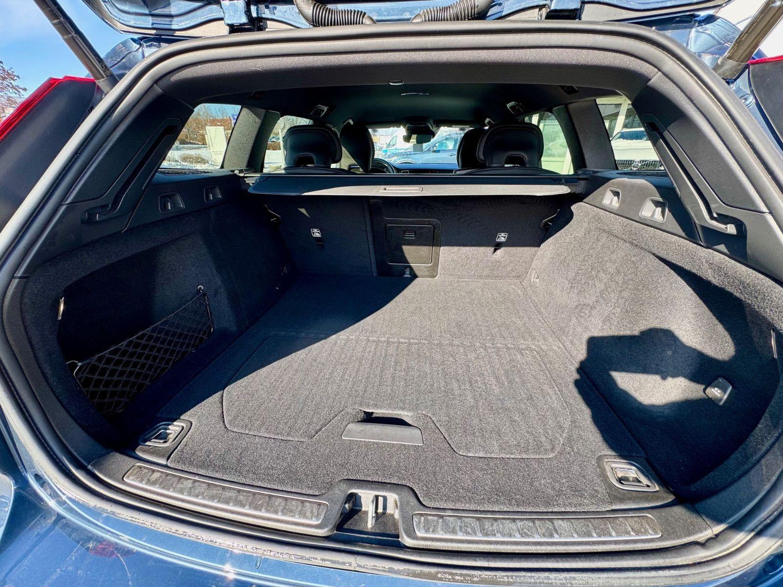 Volvo V60 B4 Diesel Kombi R-Design 8-Gang