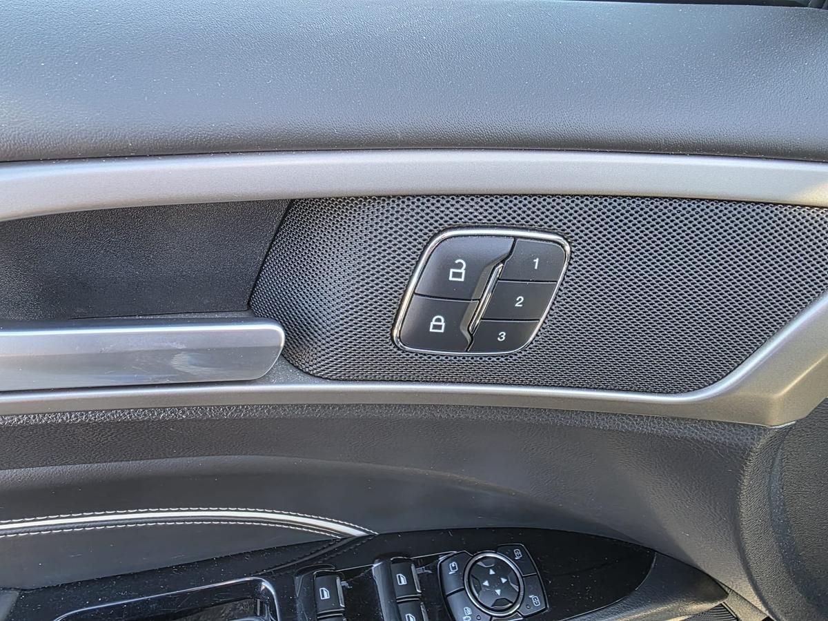 Ford Mondeo Vignale AHK ACC LED Massage 