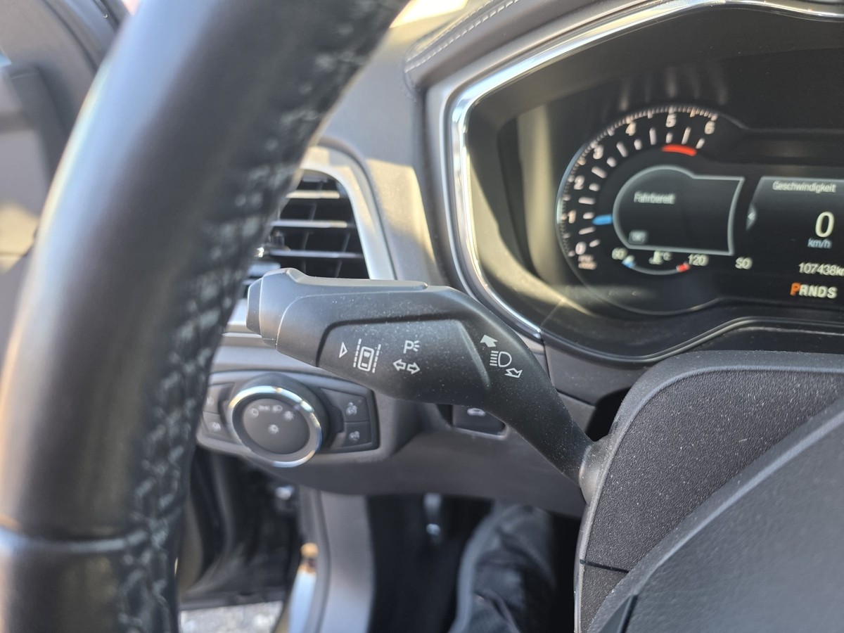 Ford Mondeo Vignale AHK ACC LED Massage 