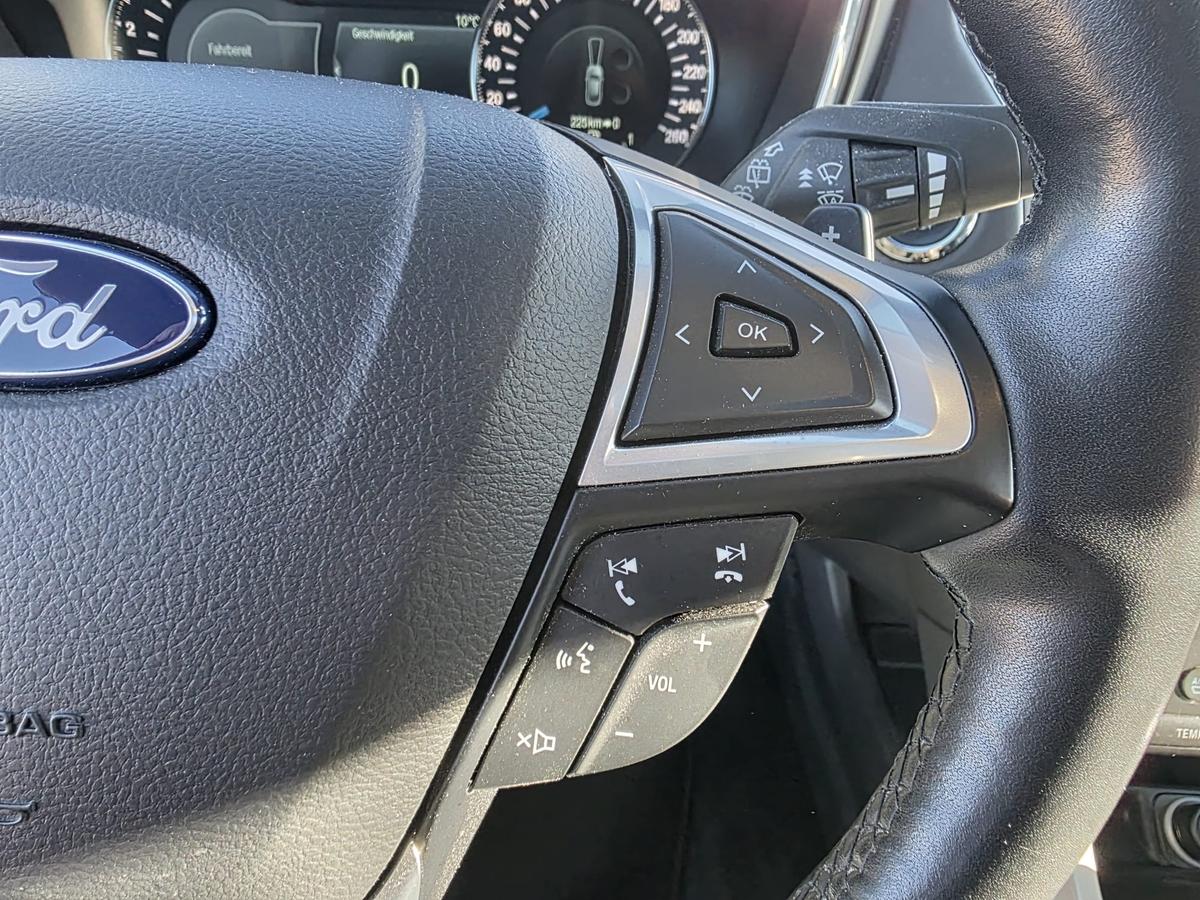 Ford Mondeo Vignale AHK ACC LED Massage 