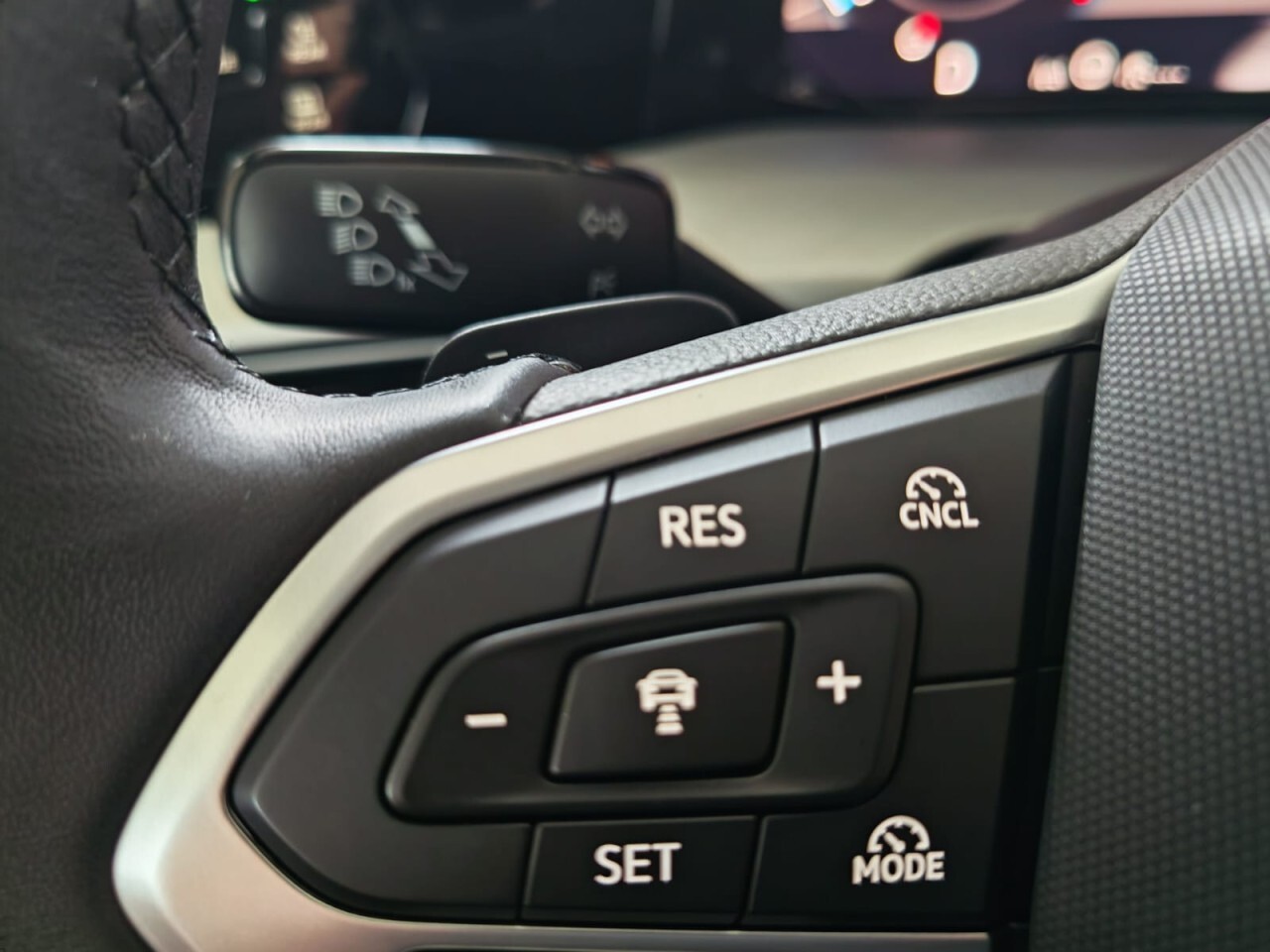 Volkswagen Golf 2.0 TDI DSG,AHK,HUD,NAVI,ACC,KAMERA