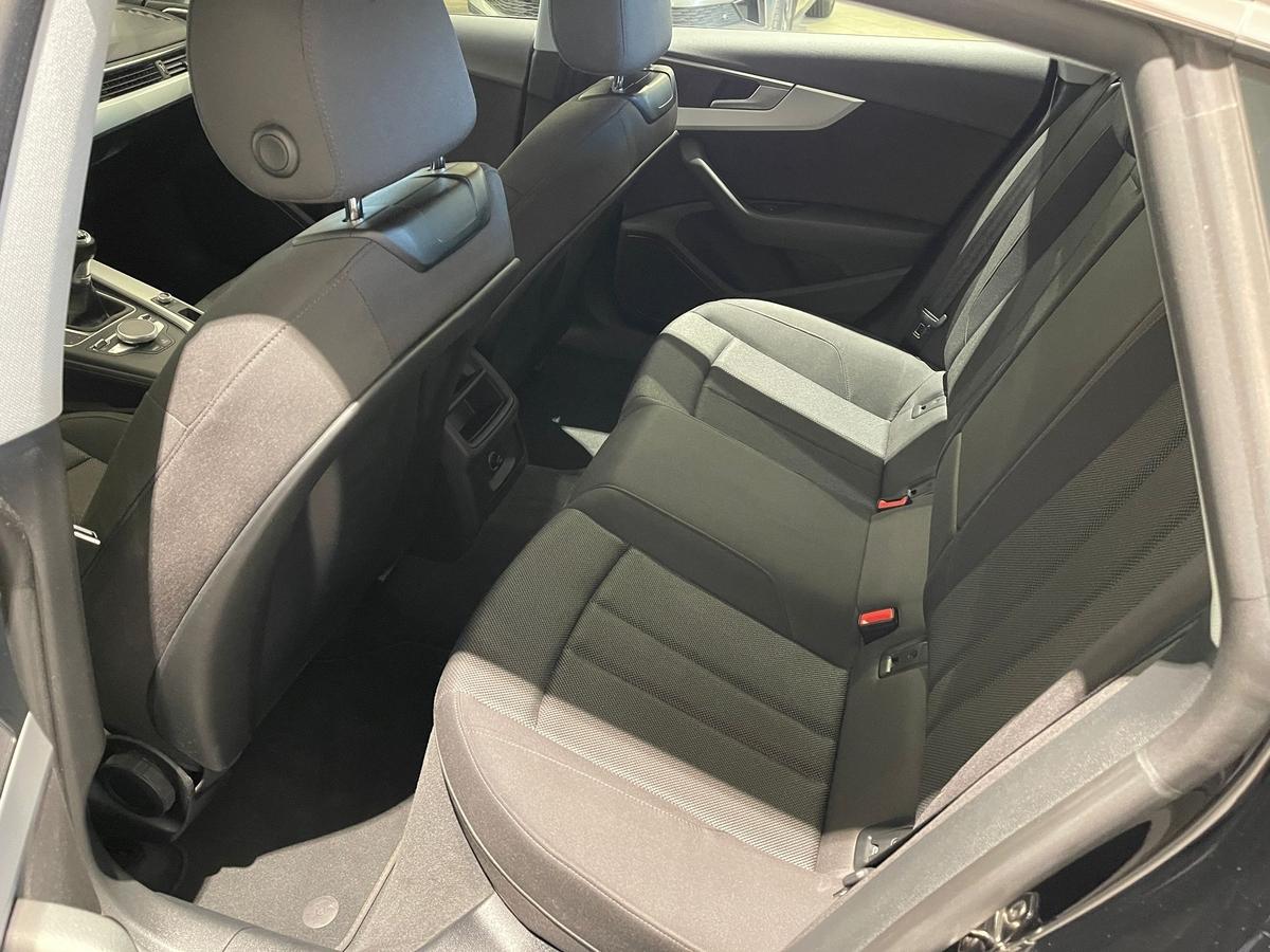 Audi A5 2.0TDI AHK APP NAVI SHZ PDC V+H