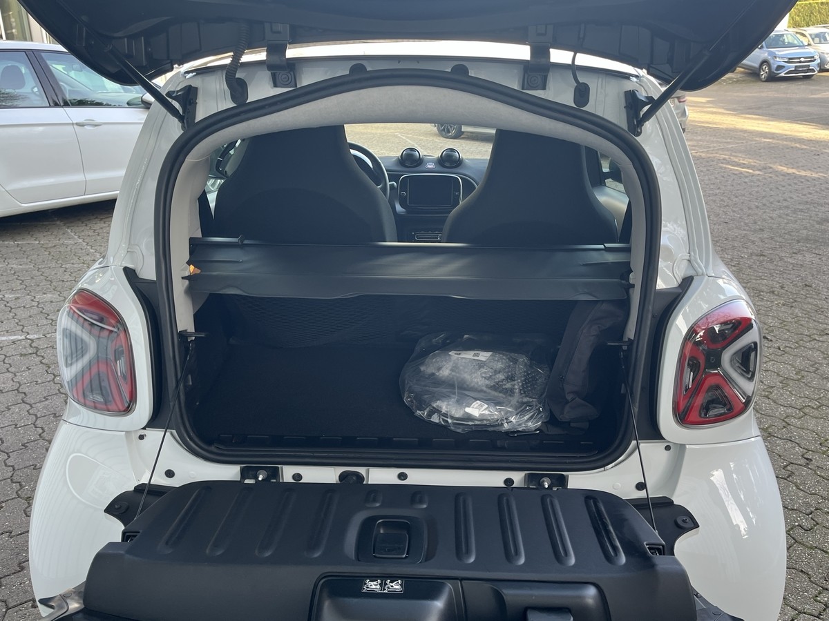 Smart ForTwo EQ Exclusive PANORAMA CAM MEDIA LED PDC SHZ ALU 22KW 