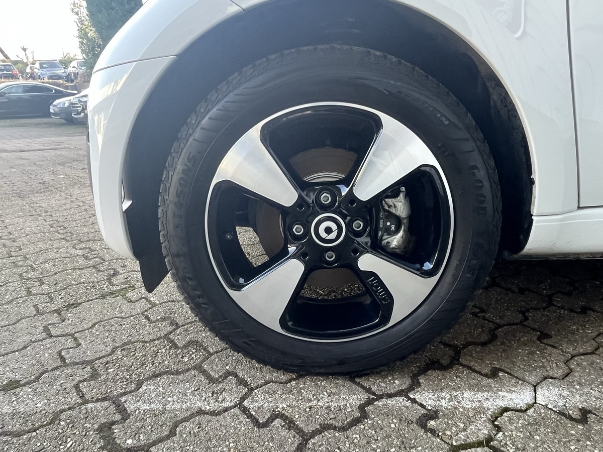 Smart ForTwo EQ Exclusive PANORAMA CAM MEDIA LED PDC SHZ ALU 22KW 