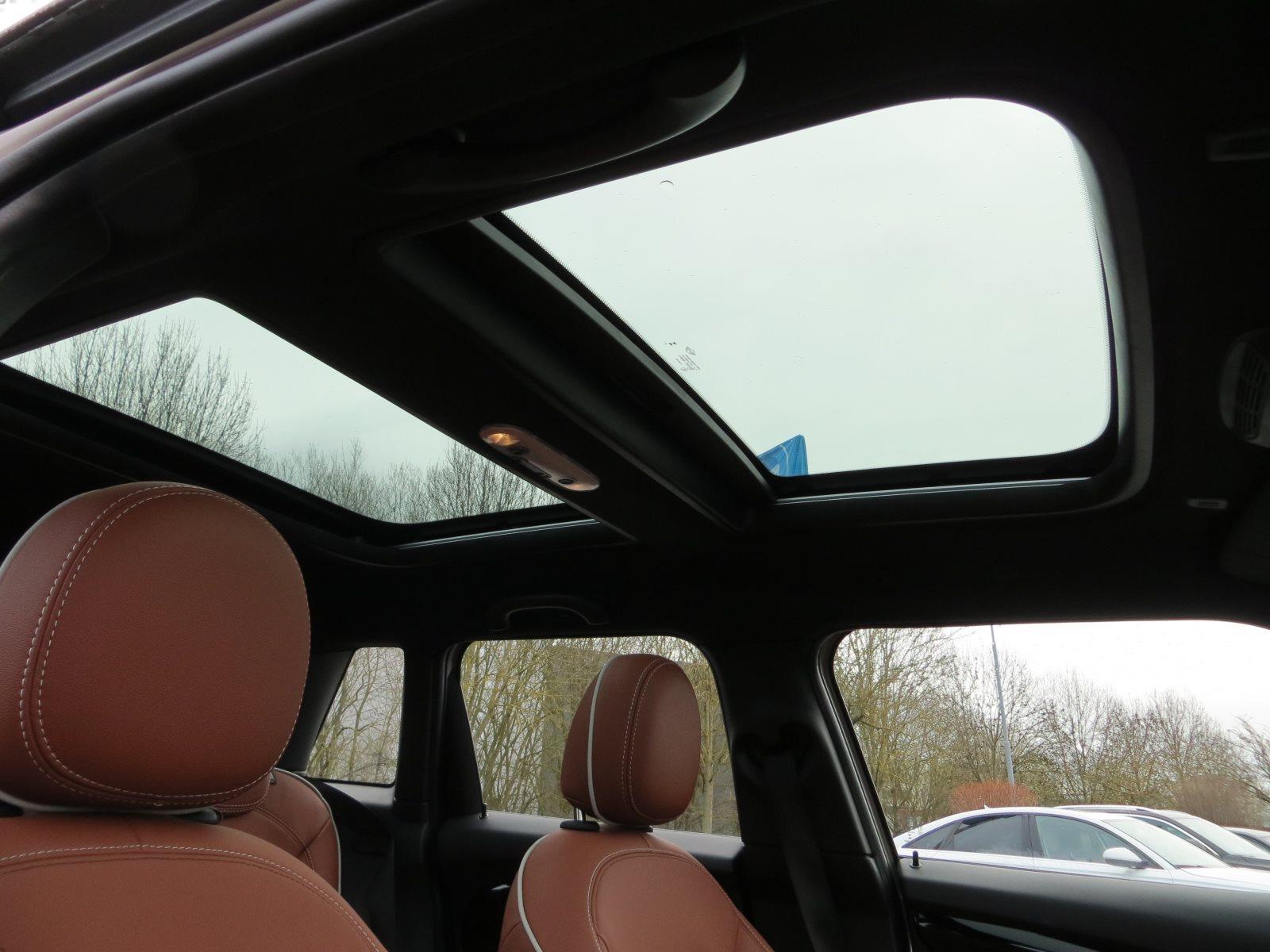 MINI Cooper 5-TÜRER CLASSIC TRIM DKG LEDER NAVI LED PANO HUD RFK SPORTSITZE HIFI HK D