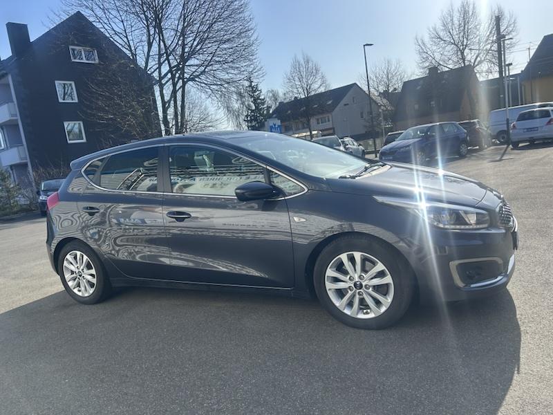 Kia cee'd / Ceed 1,6 GDI DREAM TEAM KLIMA*SHZG*BTH*NAVI*ALU*R-CAM