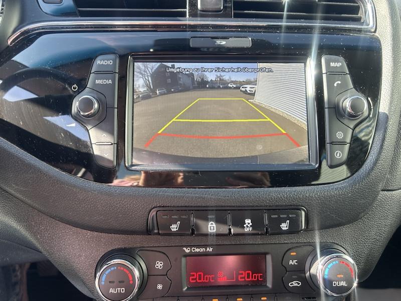 Kia cee'd / Ceed 1,6 GDI DREAM TEAM KLIMA*SHZG*BTH*NAVI*ALU*R-CAM