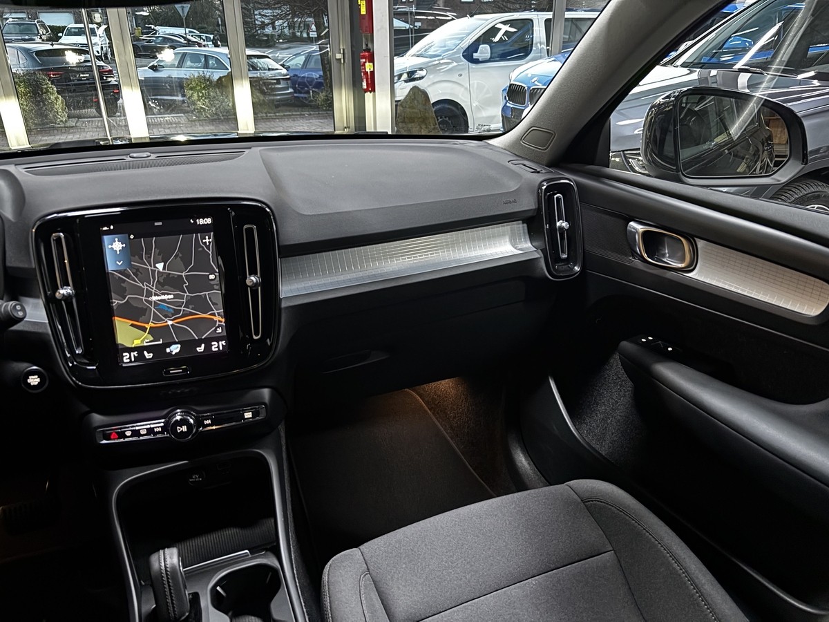 Volvo XC40 T5 R-Design Expression Plug-In LED Navi RCAM 