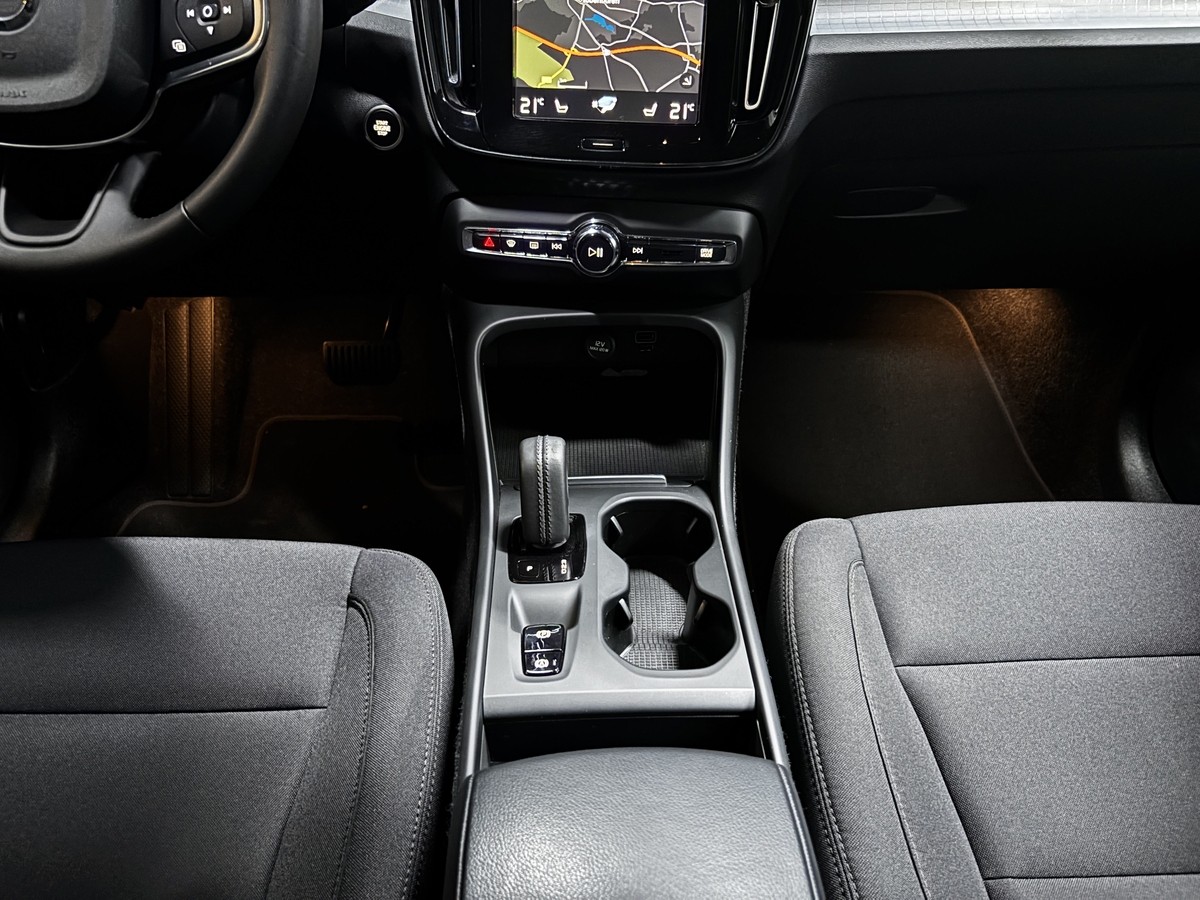 Volvo XC40 T5 R-Design Expression Plug-In LED Navi RCAM 
