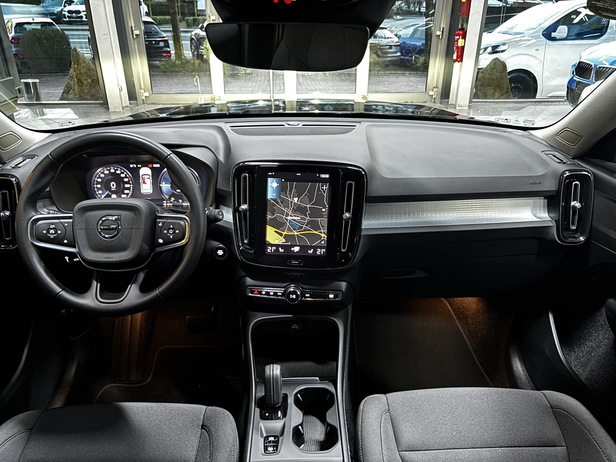 Volvo XC40 T5 R-Design Expression Plug-In LED Navi RCAM 