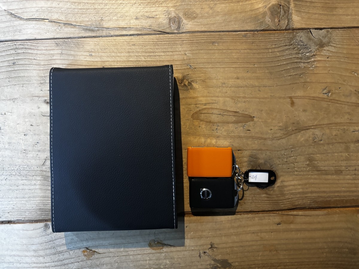Volvo XC40 T5 R-Design Expression Plug-In LED Navi RCAM 