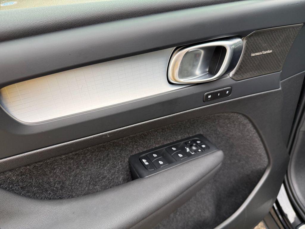 Volvo XC40 XC40 B3 2WD Plus Dark Mild-Hybrid 360° R-KAMERA