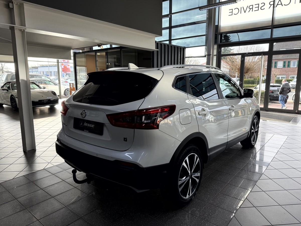 Nissan Qashqai 1.3 DIG-T DCT N-Connecta Pano. 360 AHK 