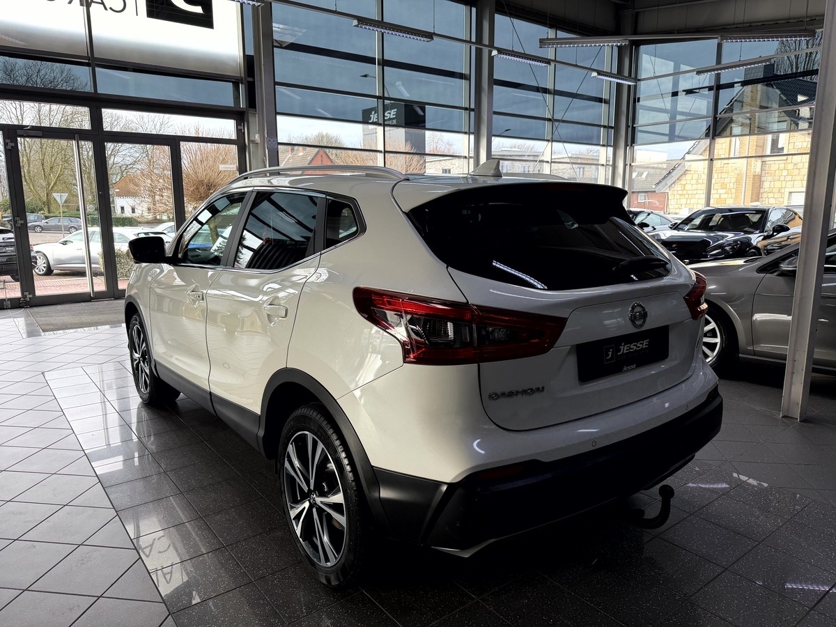 Nissan Qashqai 1.3 DIG-T DCT N-Connecta Pano. 360 AHK 