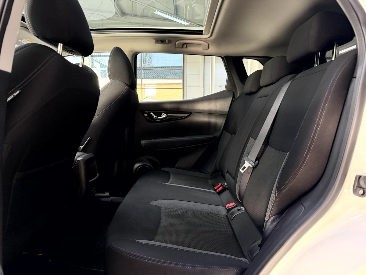 Nissan Qashqai 1.3 DIG-T DCT N-Connecta Pano. 360 AHK 